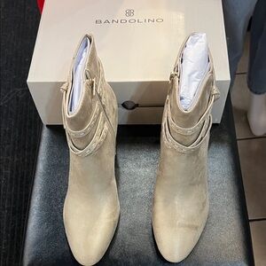 Bandolino Women's Beige Ankle Booties